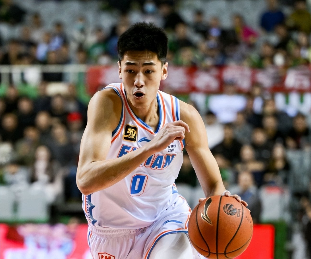 转会期突围战来临,深圳男篮围绕意大利杯单刀错失,话题不断,细节决定成败 转会期突围战来临,深圳男篮围绕意大利杯单刀错失,话题不断,细节决定成败