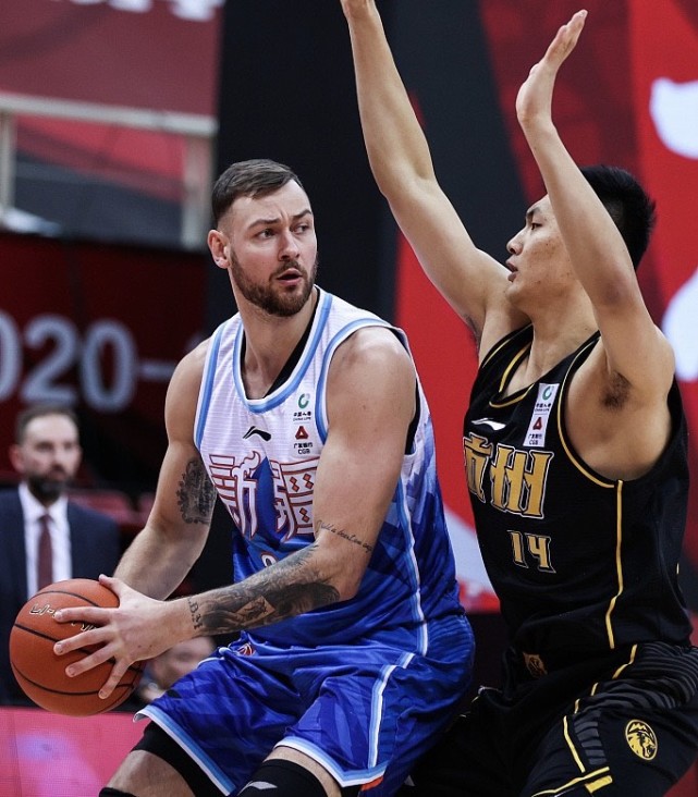 英超赛程吃紧,四川男篮今夜豪取连胜,悬念犹存,团队化学反应显著(阿森纳豪取英超六连胜) 英超赛程吃紧,四川男篮今夜豪取连胜,悬念犹存,团队化学反应显著(阿森纳豪取英超六连胜)