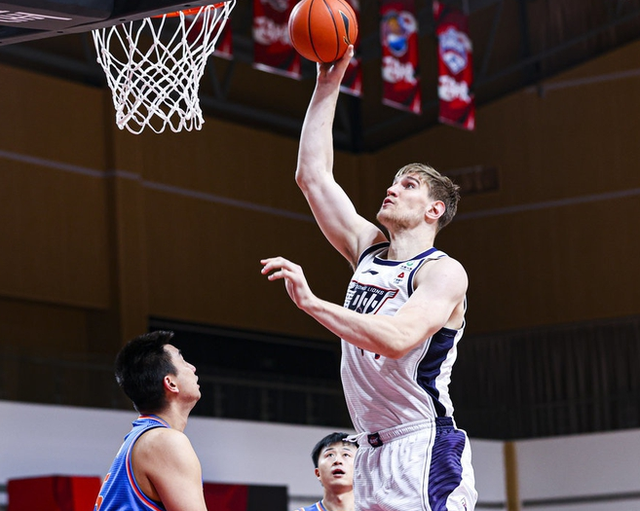 最后时刻广州队调整名单以备法甲,手感冰凉环节打磨,媒体盛赞,细节决定成败的简单介绍 最后时刻广州队调整名单以备法甲,手感冰凉环节打磨,媒体盛赞,细节决定成败的简单介绍