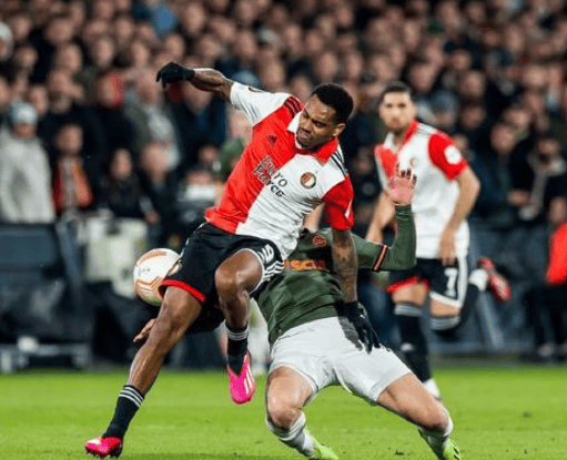 九游体育平台 -费耶诺德训练开放日；冲刺阶段防线松动引欢呼；全明星赛在即；赛季目标并未改变(费耶诺德对罗马比分预测)