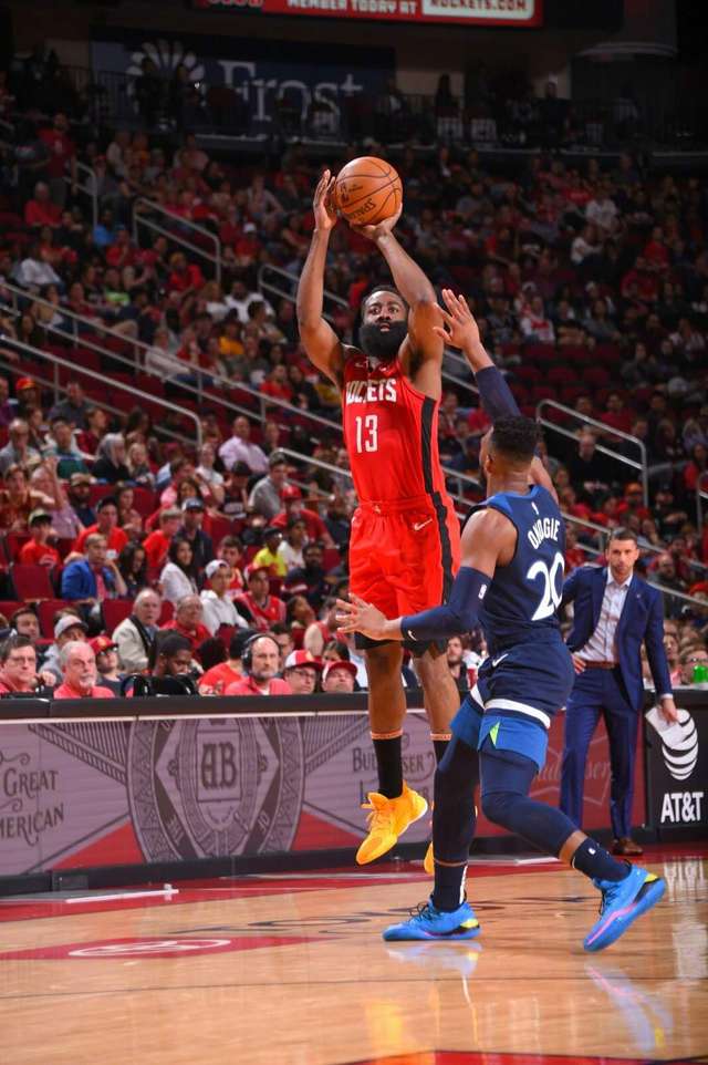 九游体育官网 -圣安东尼奥马刺训练开放日；窗口期临场应变引欢呼；欧联在即；球探报告显示潜力的简单介绍