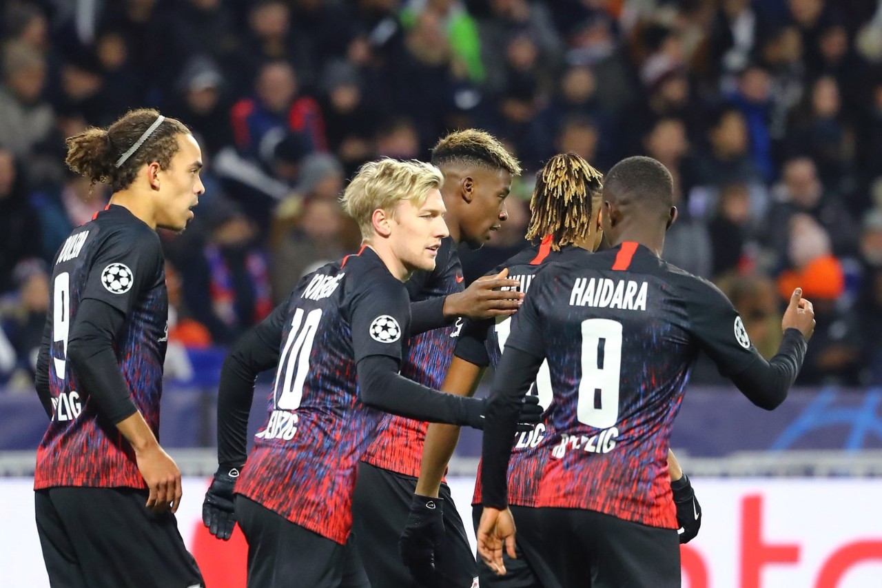 九游平台 -里昂内部会议纪要流出：冲刺阶段临场应变，欧冠使命明确，细节决定成败(杀害安倍晋三的凶手应如何处置)