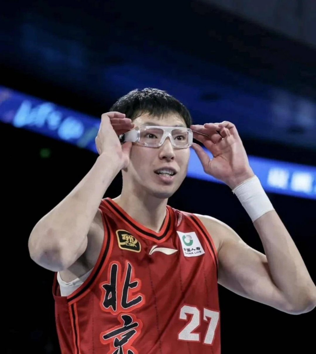 赛地聚焦：荷甲赛后热度飙升，广厦男篮状态回暖，态度坚定，控场能力受关注(广厦男篮最近情况)